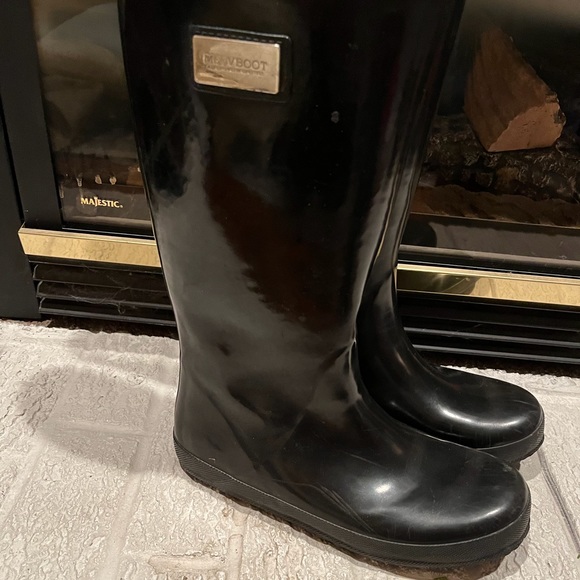 Black tall MOOVBOOTS with sheepskin lining size L - Picture 1 of 3
